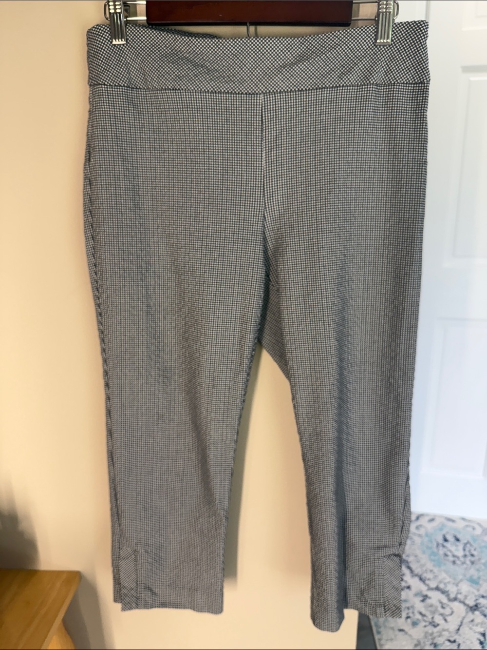 Van Heusen stretch checkered capri pants